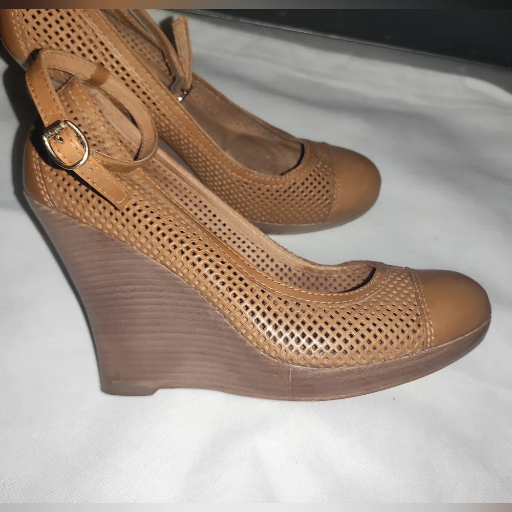 Corso Como Women's Harper Wedge Camel Leather 7.5